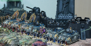 Illustration for article titled Check Out This Amazing Warhammer 40K Collection from Korea